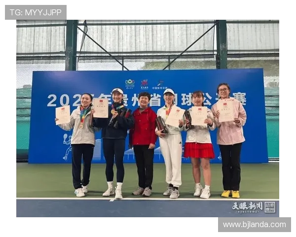 2025 贵州中老年网球赛贵阳开赛 银发选手挥拍展健康风采(2)