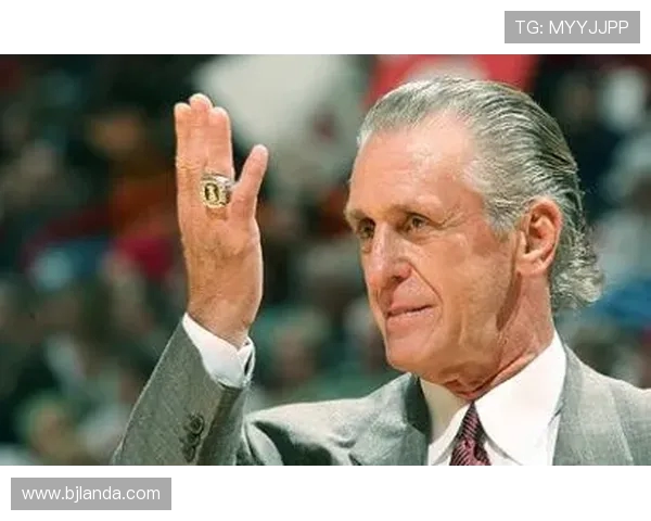 历史性突破！尼克斯瞄准南卡三冠教头，NBA 或迎首位女主帅(2)