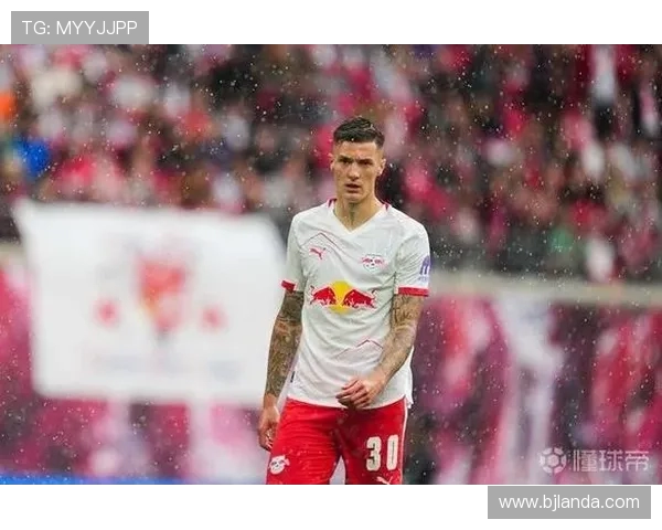 夏窗终极对决：纽卡曼联争夺谢什科，亿元中锋花落谁家？